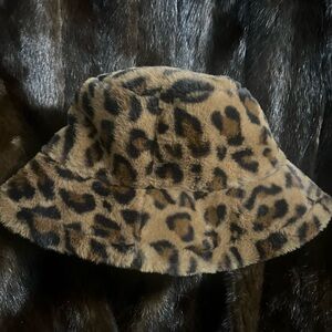 Animal print faux fur bucket hat.